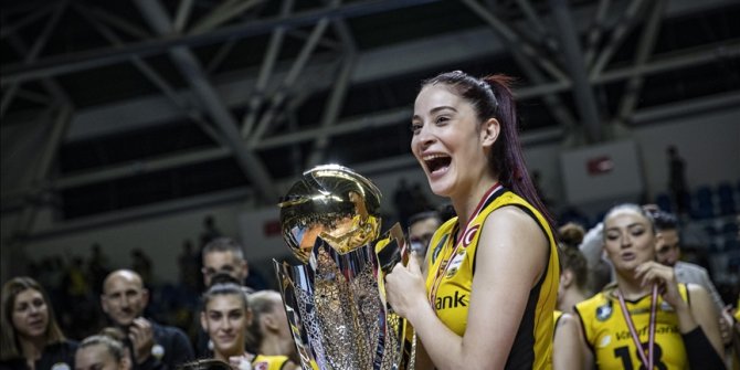 VakıfBank'tan ayrılan Tuğba Şenoğlu, kariyerine Japonya'da devam edecek