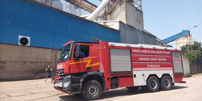 Bursa'da fabrikada çıkan yangına müdahale ediliyor