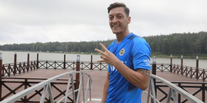 Mesut Özil: Fenerbahçe’den başka bir takımda kariyerimi noktalamayacağım