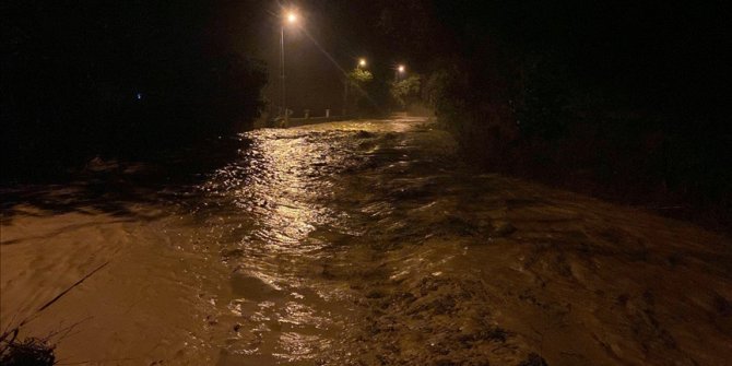 Amasya'da sağanak taşkınlara neden oldu