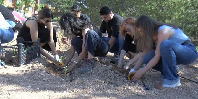 Hacettepe'de ata tohumları toprakla buluştu