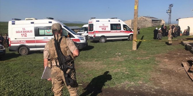 Kars’ta evin toprak damlı kısmındaki göçük nedeniyle anne ile 2 oğlu öldü