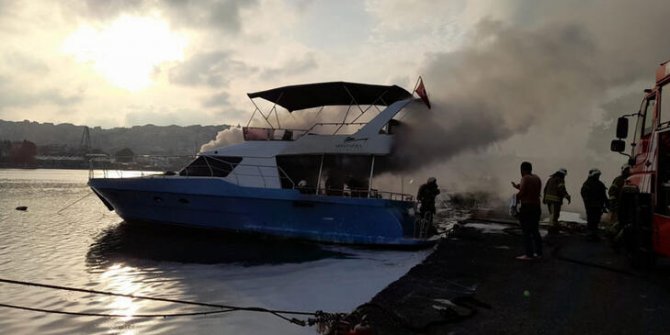 Balat sahilde teknede yangın