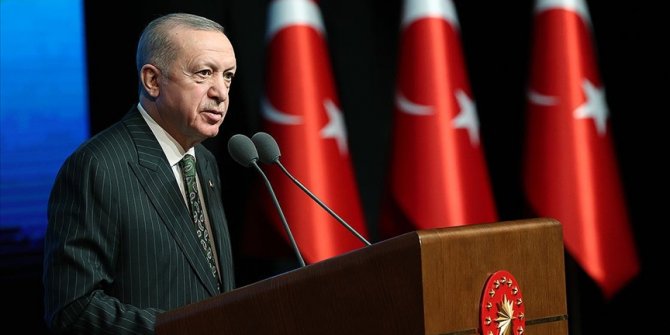 Cumhurbaşkanı Erdoğan: Sene sonuna kadar 100 milyon yardımcı kaynağı öğrencilerimize ulaştıracağız