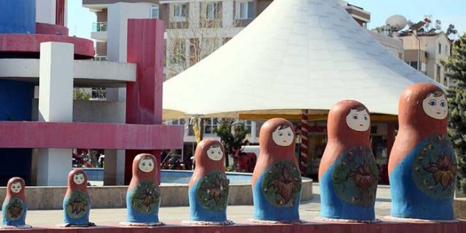 Antalya'da Dostluk Parkı'ndaki matruşkalara saldırı