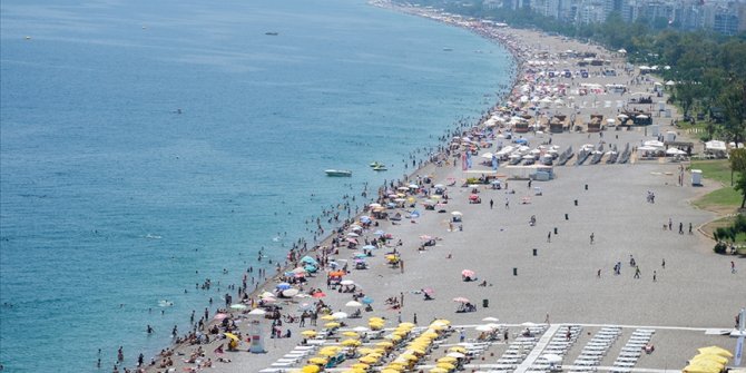 Antalya'ya gelen turist sayısı sektörün yüzünü güldürdü