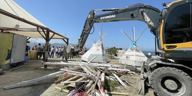 Fethiye'de imara aykırı yapılar yıkılıyor