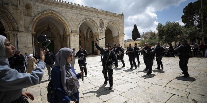 Fanatik Yahudilerden Mescid-i Aksa'ya baskın