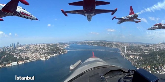 'Türk Yıldızları'nın kokpitinden Türkiye