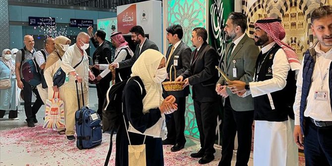 Türkiye'den ilk hac kafilesi Medine'ye ulaştı