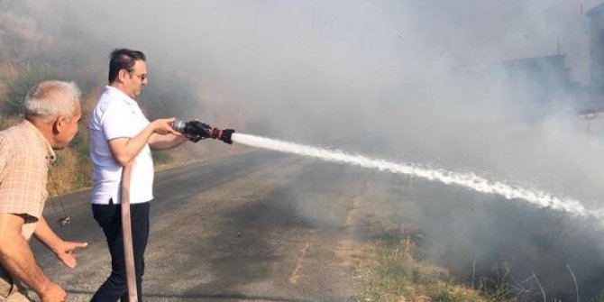 Buğday tarlasında çıkan yangın, zeytinlik alana sıçradı