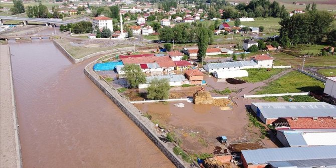 Çankırı'nın Çerkeş ilçesinde sağanak sonrası Ulusu Çayı taştı