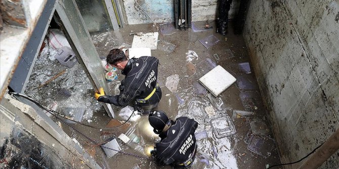 Ankara'daki sağanak nedeniyle gözlük fabrikasındaki 11 kişi yaralandı