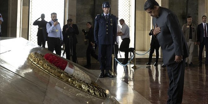 Venezuela Devlet Başkanı Maduro, Anıtkabir'i ziyaret etti