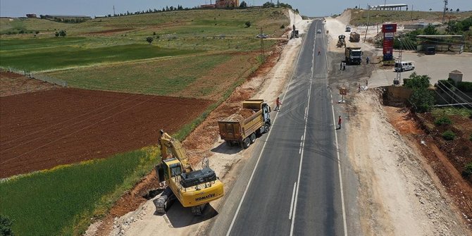 Mardin-Midyat yolunun bölünmüş yol haline getirilmesi için çalışmalar sürüyor