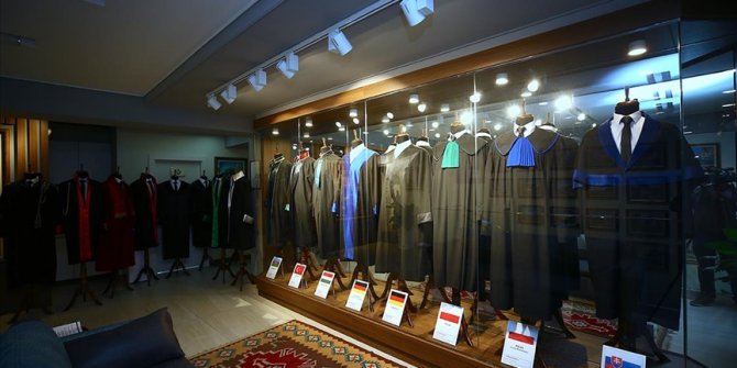 Azerbaycanlı avukat, 80 ülkeden hukukçuların cübbelerini biriktirdi