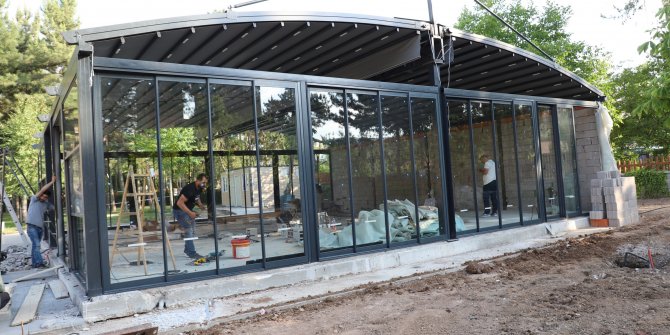 Çankırı Belediyesi, İstiklal Yolu Parkı’na çay bahçesi yapıyor