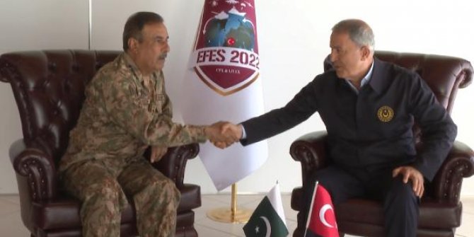 Bakan Akar, Pakistan Genelkurmay Başkanı Raza'yı kabul etti