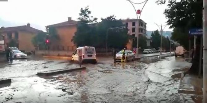 Erzincan'da sağanak sele dönüştü