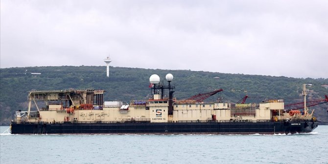 Karadeniz gazını karaya taşıyacak borular denize iniyor