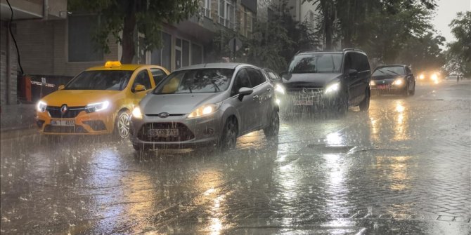 Ankara'da kuvvetli gök gürültülü sağanak uyarısı