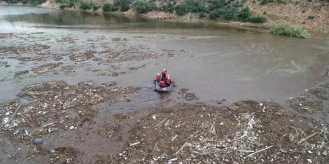 Ankara'da sele kapılan kişi için ekipler seferber oldu