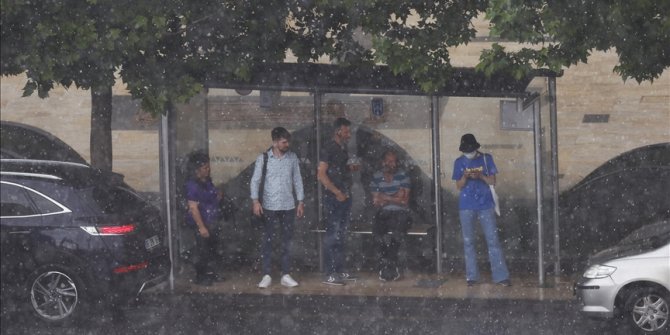 Ankara'daki ilk ve orta öğretim kurumlarında eğitime bir gün ara verildi