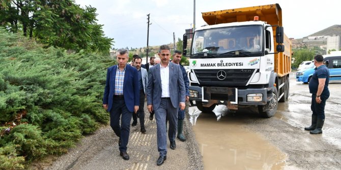 Mamak Belediyesi Başkanı Köse ve ekipler şiddetli yağış ve sele karşı sahada