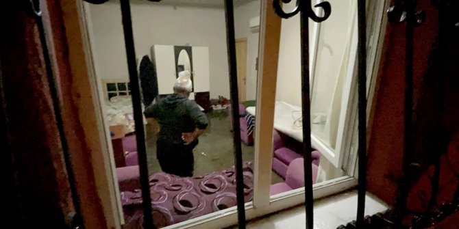 Adana'da sağanak nedeniyle bazı evleri ve iş yerlerini su bastı