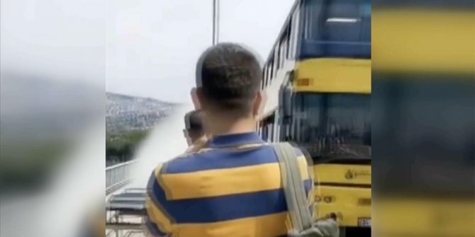 Duman çıkan İETT otobüsü 15 Temmuz Şehitler Köprüsü'nde durdurulup tahliye edildi