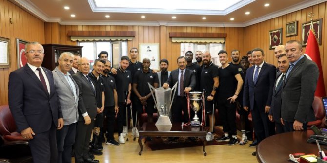 Etimesgut Belediyesi Ampute Futbol Takımı, Başkan Demirel'i ziyaret etti