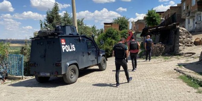 Sokak ortasındaki silahlı kavgada, kadın ve çocuklar arada kaldı