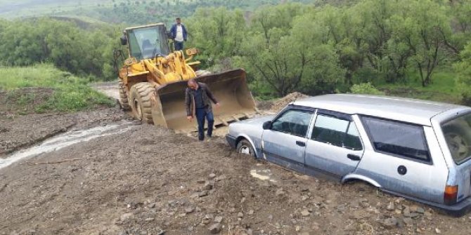 Karlıova’da sağanak, sel ve heyelana neden oldu