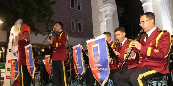 Jandarmanın bando takımı, Van'da halka konser verdi