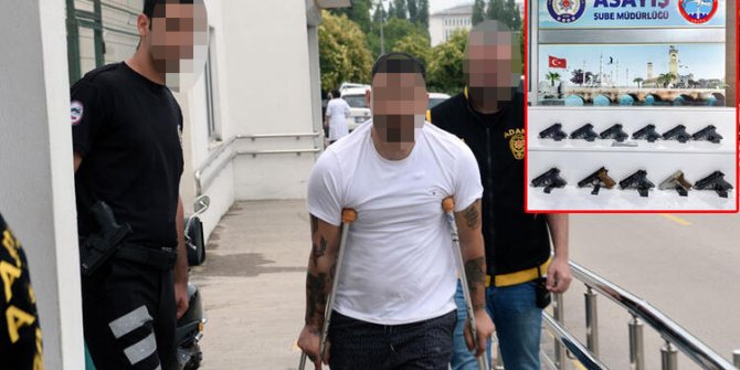 Otomobilin bagajından 11 ruhsatsız tabanca çıktı, 'Yolda buldum' dedi