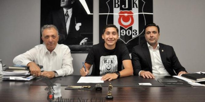 Beşiktaş'ta Emirhan İlkhan'ın sözleşmesini yenilendi