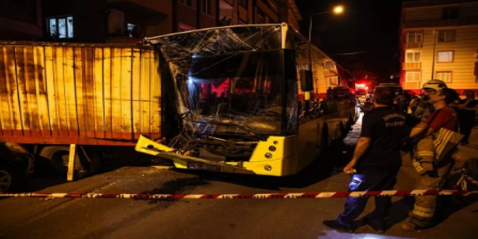 İstanbul'da İETT otobüsü 17 araca çarptı!