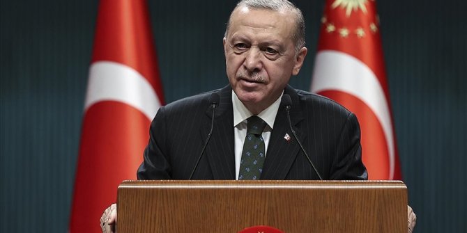 Cumhurbaşkanı Erdoğan: Ömrünü ailesinin huzuruna, mutluluğuna adayan tüm babaların Babalar Günü'nü tebrik ediyorum