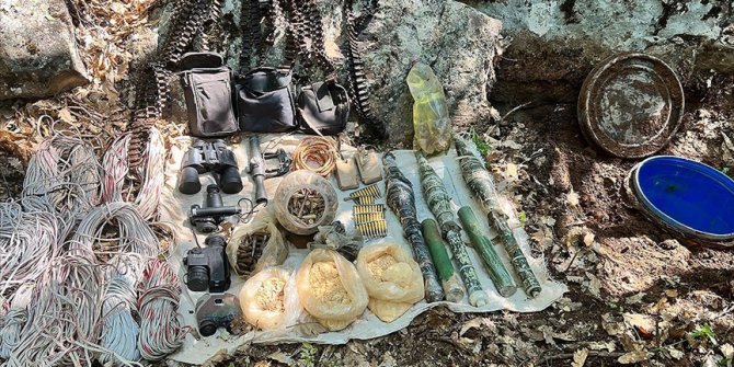 Tunceli'de teröristlerce kullanılan 6 sığınak imha edildi