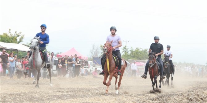 Osmaniye'de 10. Geleneksel Rahvan At Yarışları yapıldı