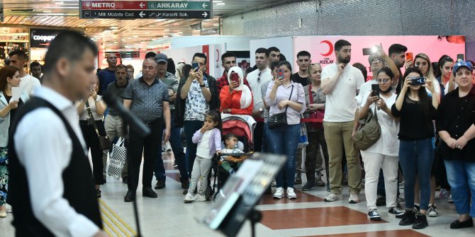 AŞTİ'de yolculara Babalar Günü sürprizi