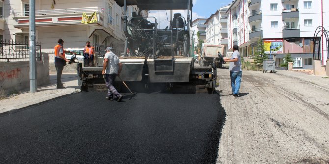 Etimesgut Belediyesi sokakları asfaltlıyor