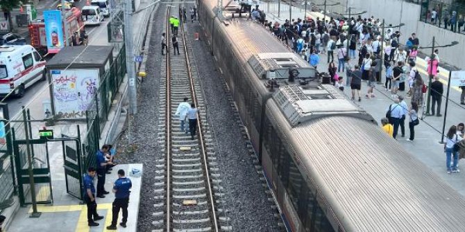 Marmaray’da raylara atlayan kişi hayatını kaybetti