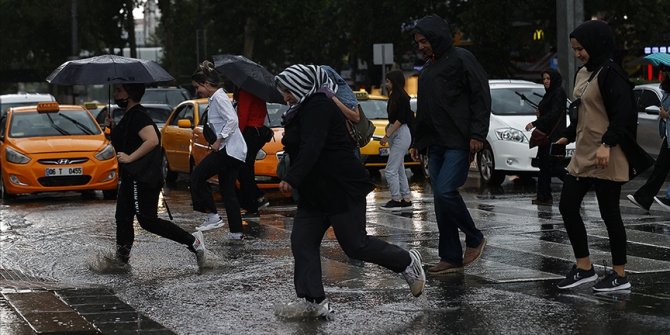 Ankara'nın kuzeyi ve batısı için gök gürültülü sağanak uyarısı