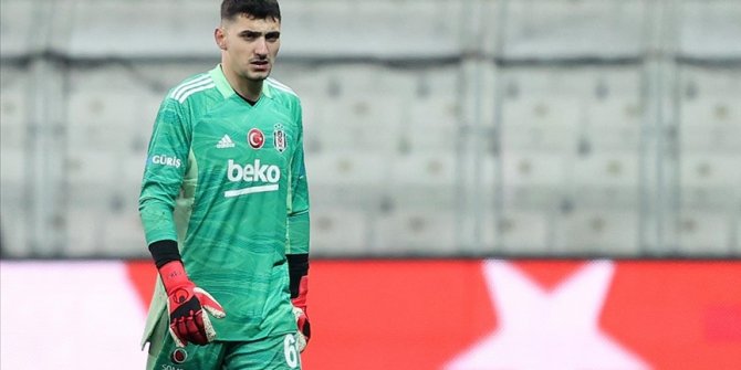 Beşiktaş, genç kaleci Emre Bilgin'le sözleşme yeniledi