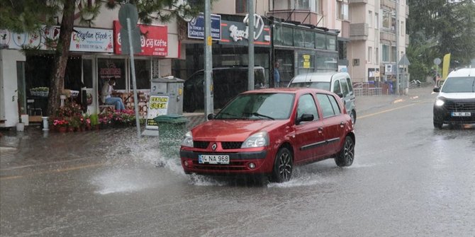 Bolu'da sağanak etkili oldu