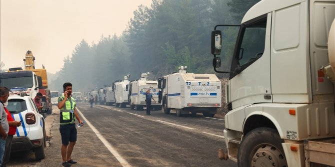 Marmaris'teki orman yangınını söndürme çalışmalarına polisten 312 personel ve 21 TOMA ile destek