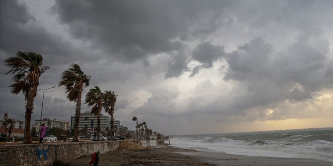 Meteorolojiden kuvvetli yağış, fırtına, toz taşınımı uyarısı