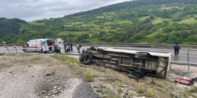 Kastamonu'da işçi servisi devrildi: Çok sayıda kişi yaralandı!