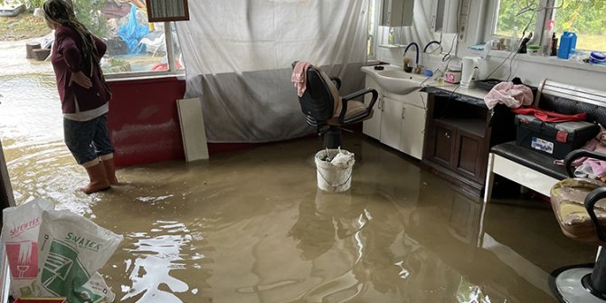 Bartın'da sağanak nedeniyle bazı evleri su bastı